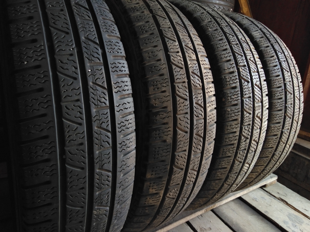 Придбати вживані шини Pirelli Carier Winter 195/75 R 16C