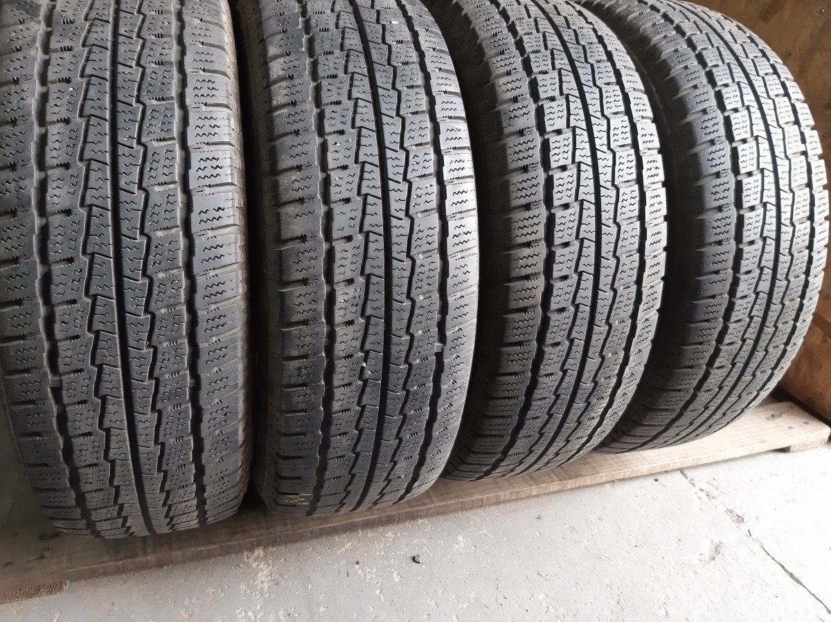 Придбати вживані шини Hankook Winter RW 06 215/65 R 16C