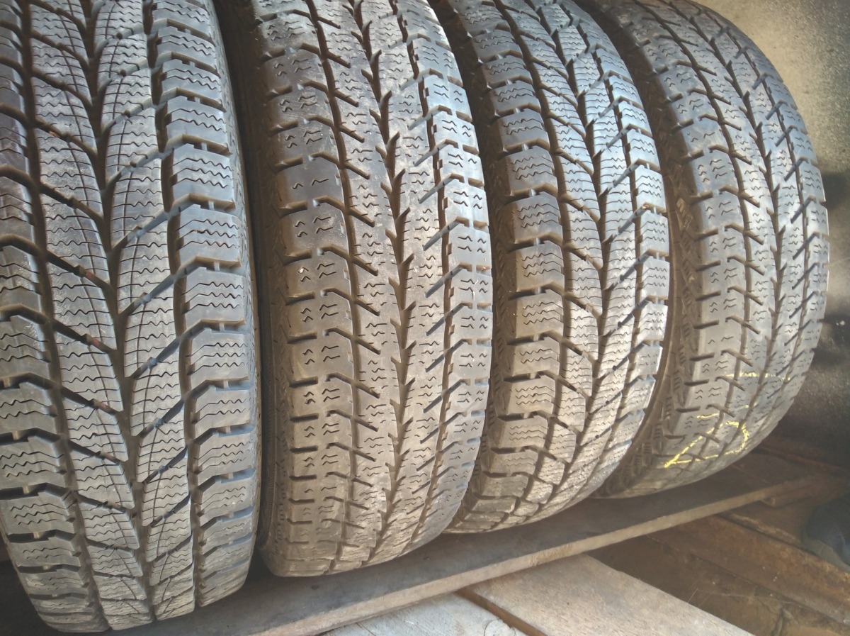 Придбати вживані шини Uniroyal Snow Max 2 185/75 R 16C