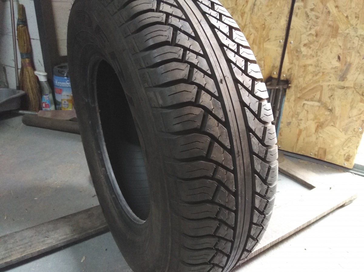 Придбати вживані шини Debica Vivo 205/70 R 14