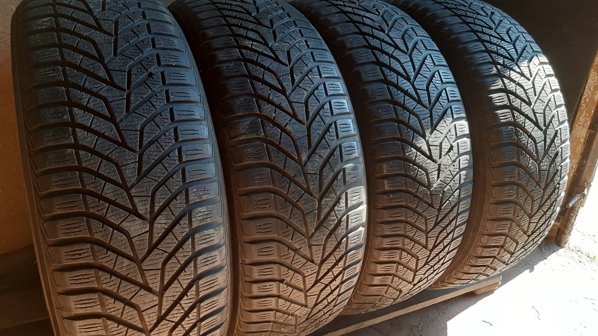 Придбати вживані шини Yokohama W Prive V905 215/55 R 18
