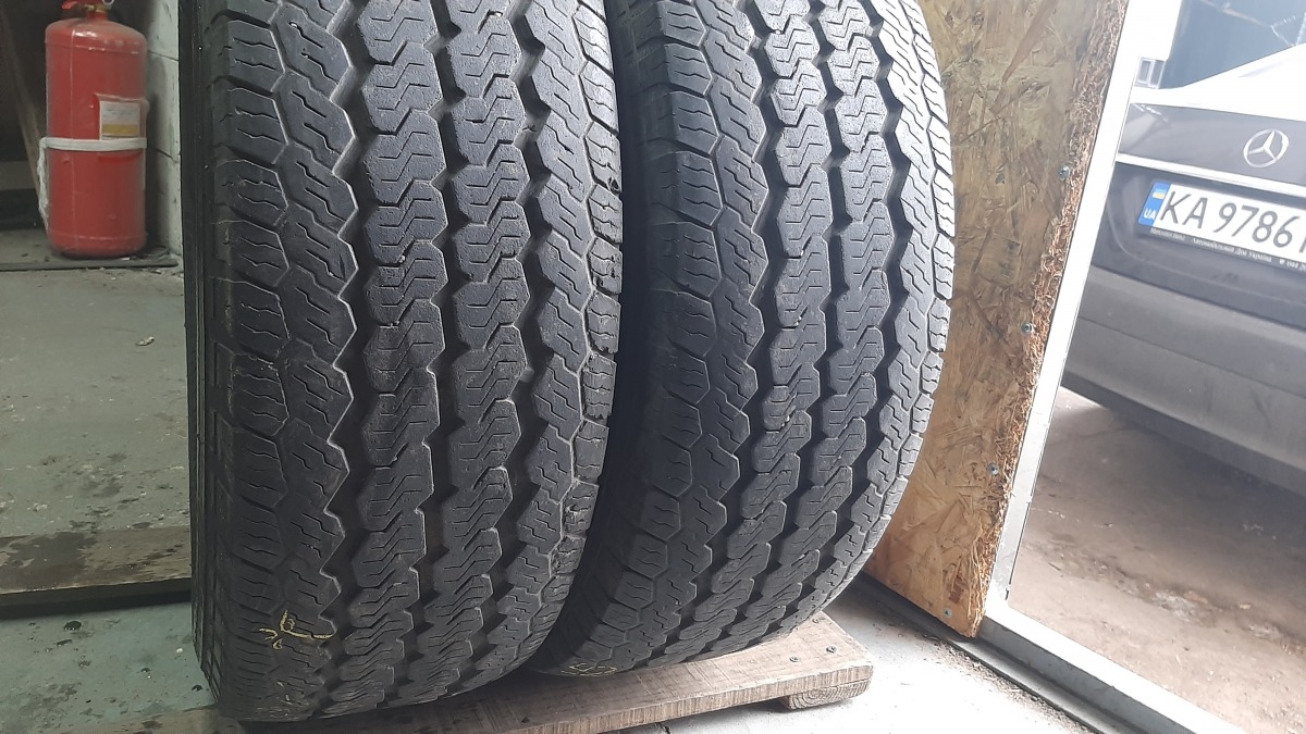 Придбати вживані шини Continental VancoFourSeason 225/70 R 15C