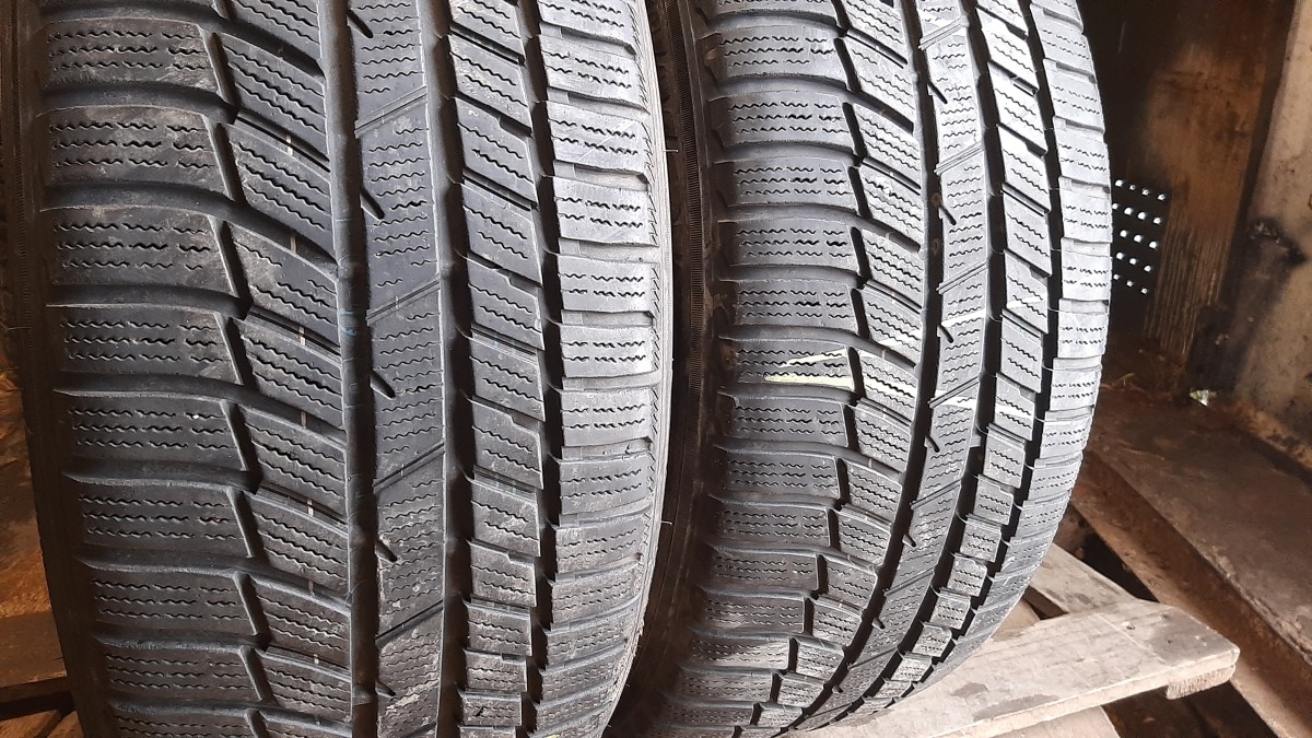 Придбати вживані шини Toyo SnowproxS954Suv 245/45 R 19