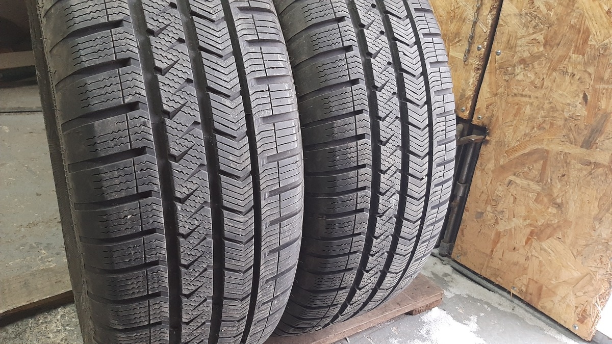 Придбати вживані шини Vredestein Quatrac 5 225/60 R 16
