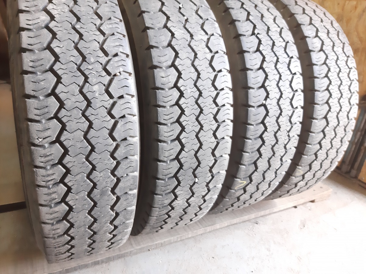 Придбати вживані шини Dunlop SPLT800 185/0 R 14C