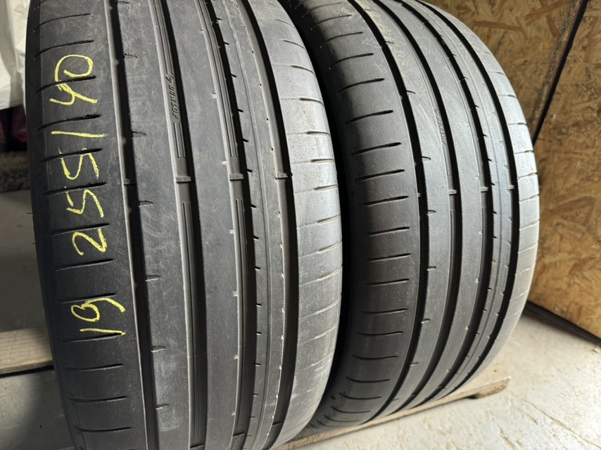 Придбати вживані шини Dunlop Sport Maxx RT2 255/40 R 19