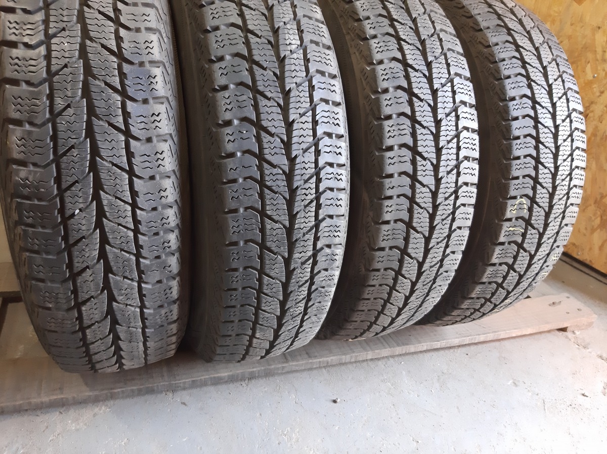Придбати вживані шини Uniroyal Snow Max 2 185/0 R 14C
