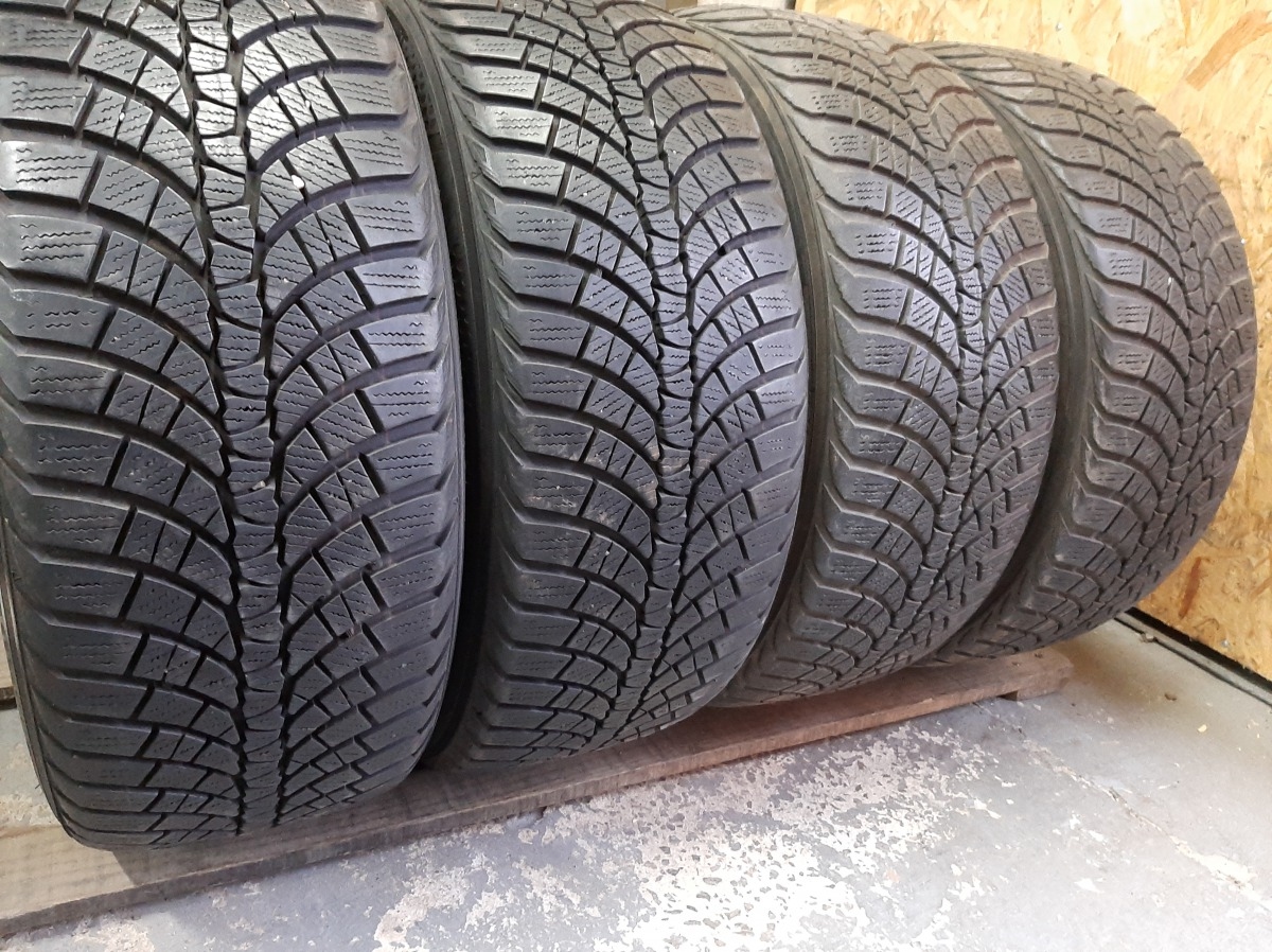 Придбати вживані шини Kumho Wintercraft WP71 235/50 R 17