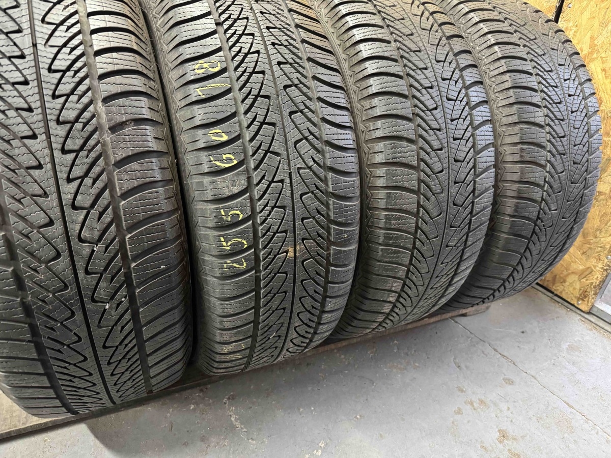 Придбати вживані шини GoodYear Ultra Grip 8 Perfomance 255/60 R 18