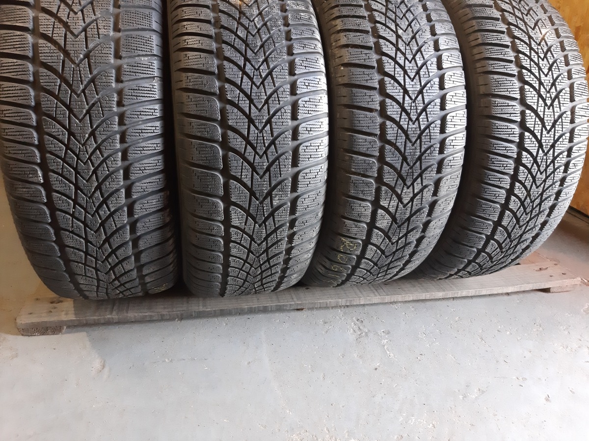 Придбати вживані шини Dunlop Sp Winter Sport 4D 235/50 R 18