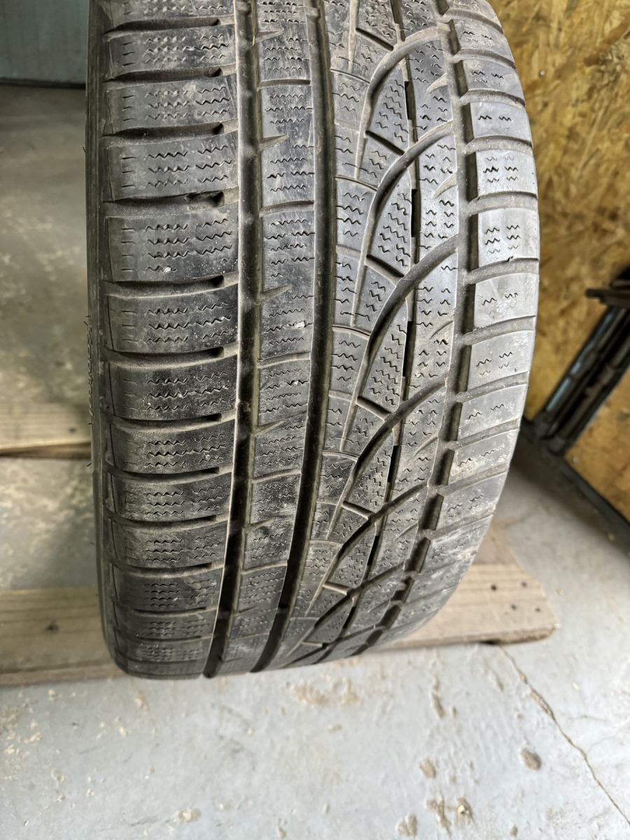 Придбати вживані шини Hankook Winter I Cept Evo  235/40 R 18