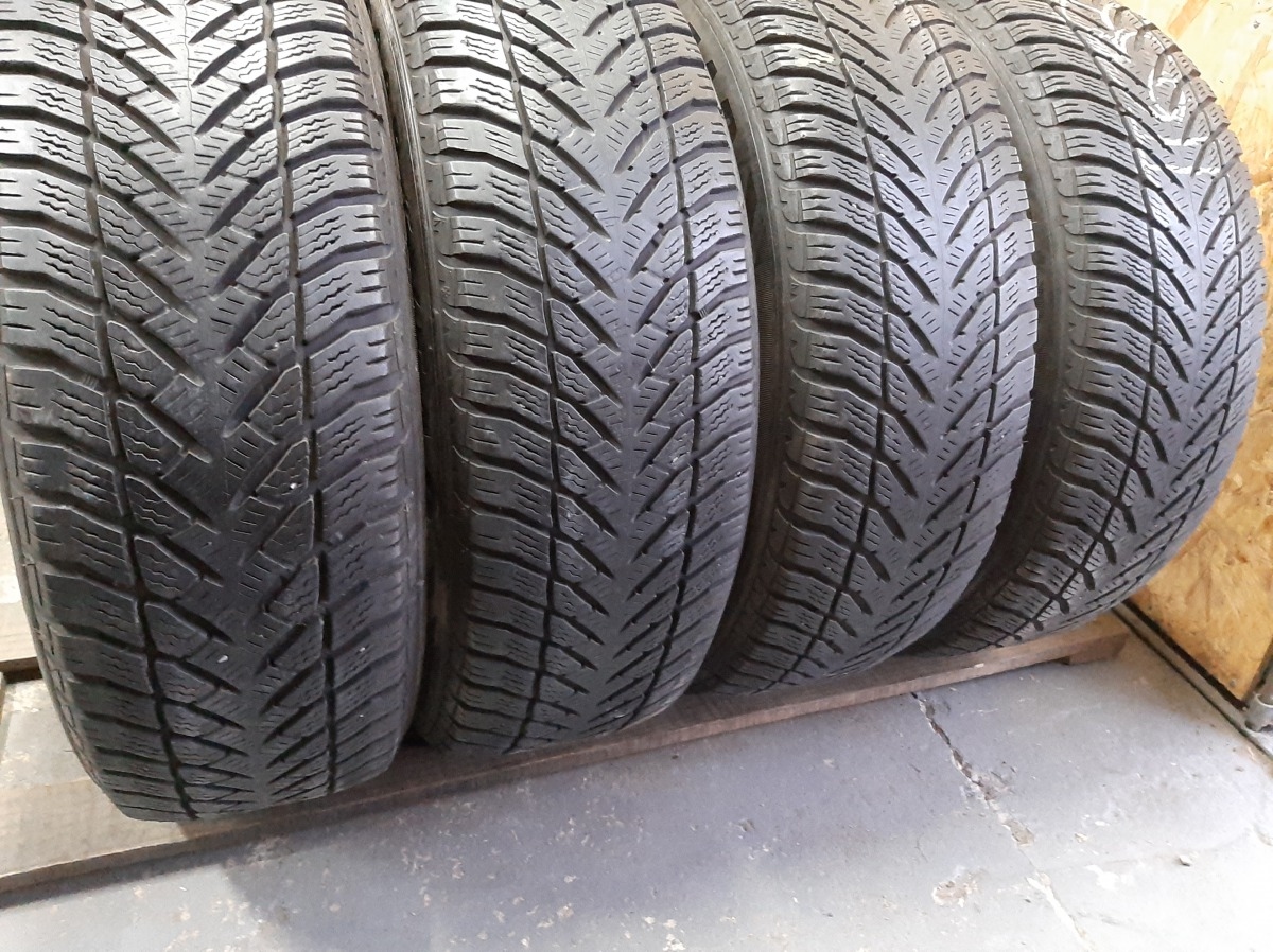 Придбати вживані шини GoodYear Ultra Grip+ 4*4 SUV  225/65 R 17