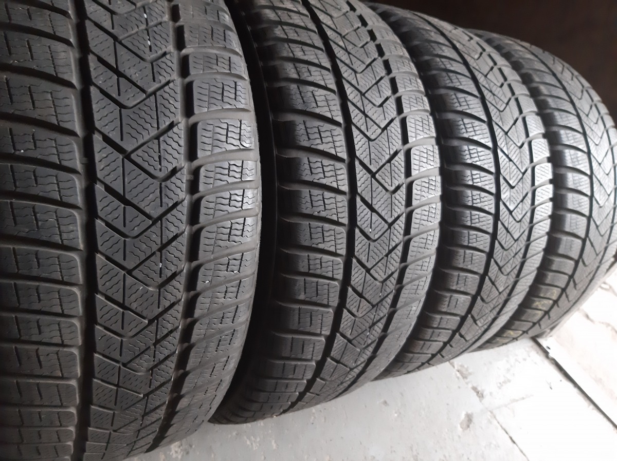 Придбати вживані шини Pirelli Sottozero 3  235/45 R 18