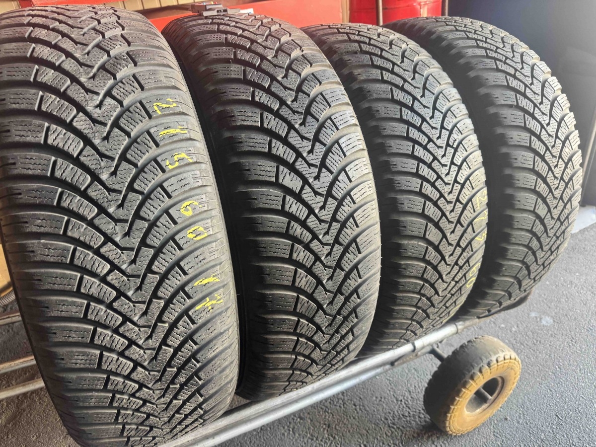 Придбати вживані шини Falken EuroWinter HS 01 SUV  215/60 R 17