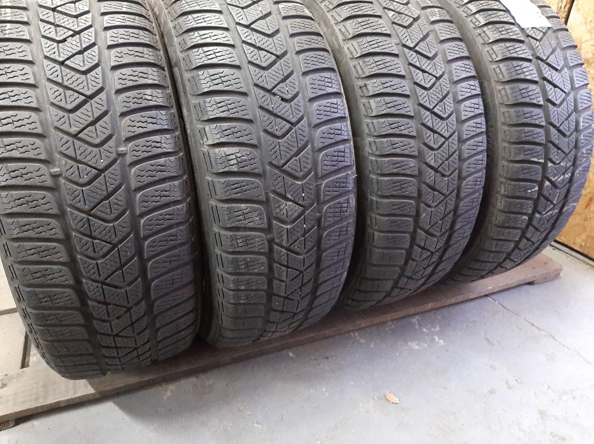 Придбати вживані шини Pireli Sottozero 3  215/55 R 17