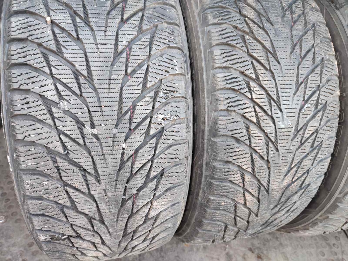 Придбати вживані шини Nokian Hakkapeliitta R2 235/50 R 17