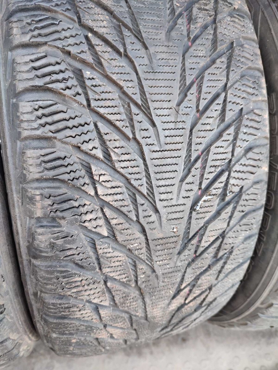 Придбати вживані шини Nokian Hakkapeliitta R2 235/50 R 17