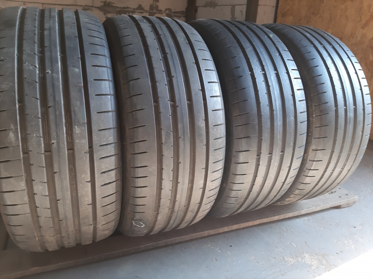 Придбати вживані шини Dunlop Sport Maxx RT2 . 225/40 R 18