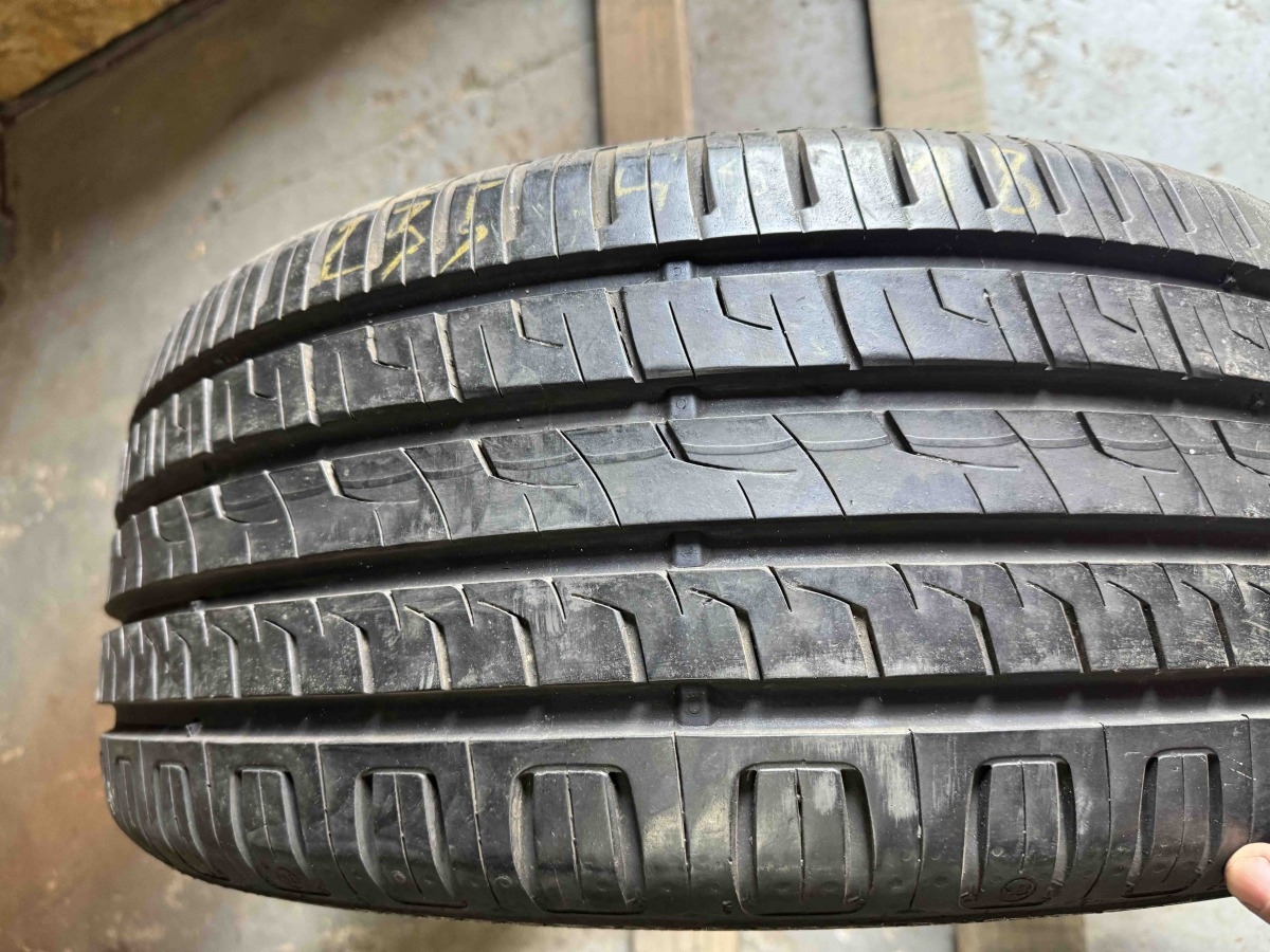 Придбати вживані шини Barum Bravuris 3.   235/45 R 18
