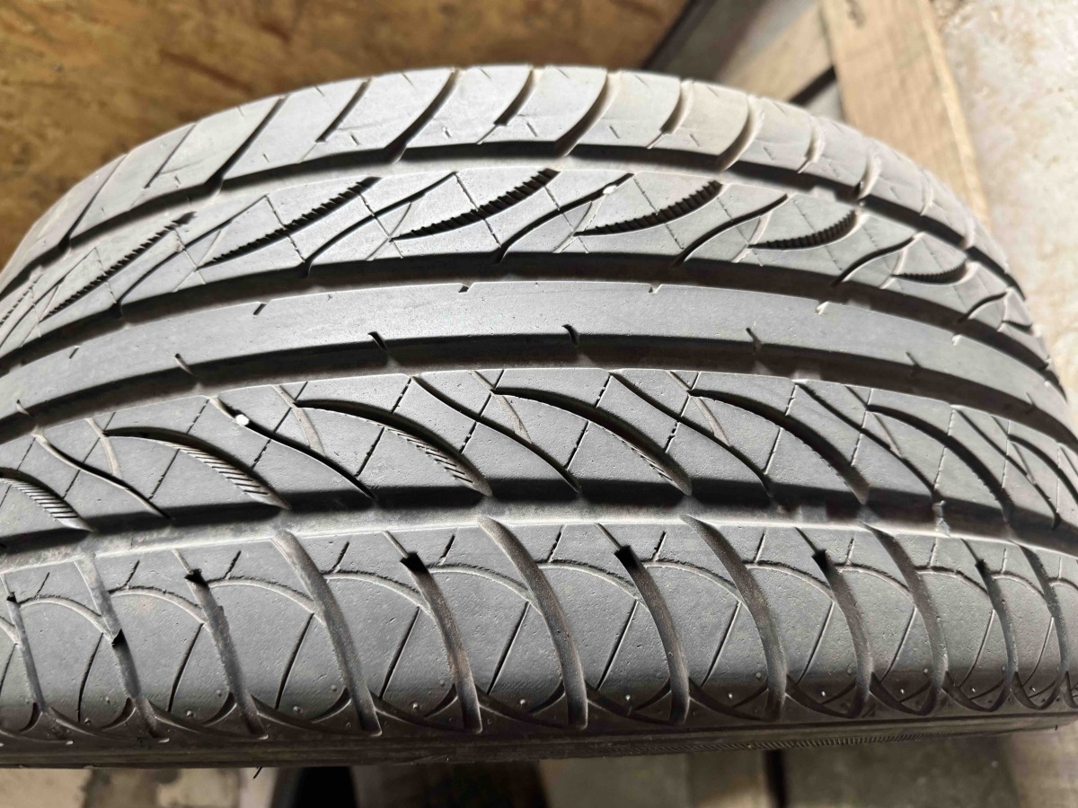 Придбати вживані шини Blackhawk Street-H 235/45 R 17