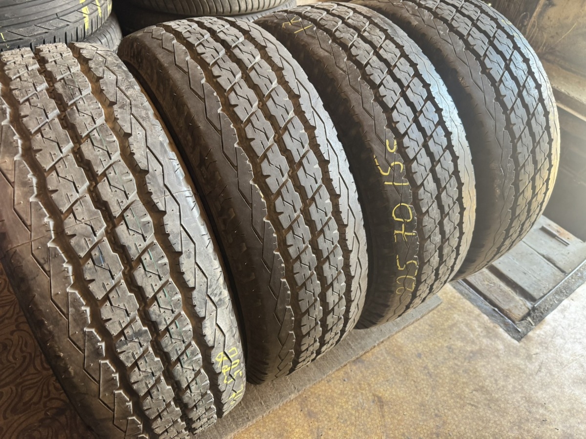 Придбати вживані шини Bridgestone Duravis R630  225/70 R 15C