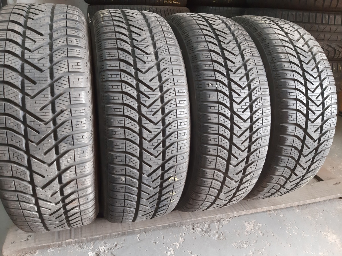 Придбати вживані шини Pirelli Snowcontrol 3 205/65 R 15