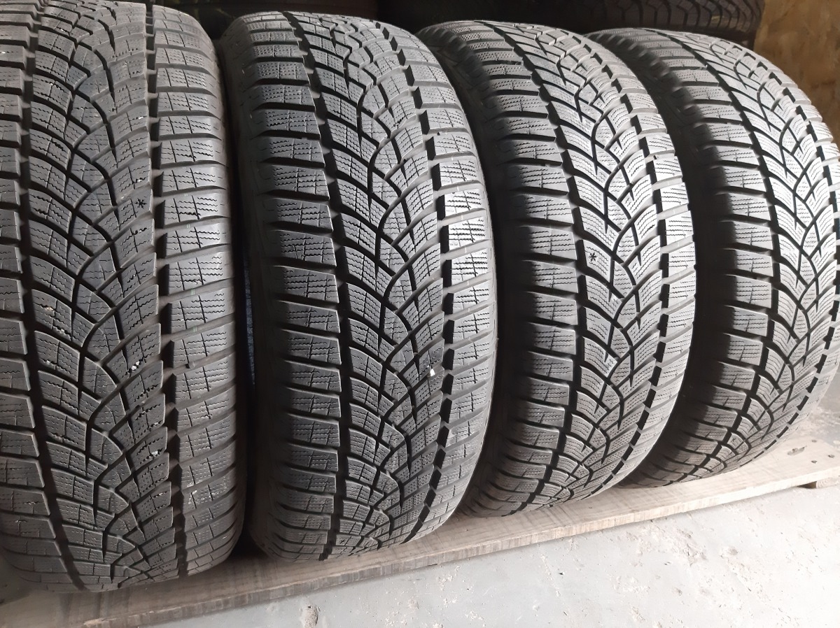 Придбати вживані шини GoodYear Ultra Grip 215/55 R 17