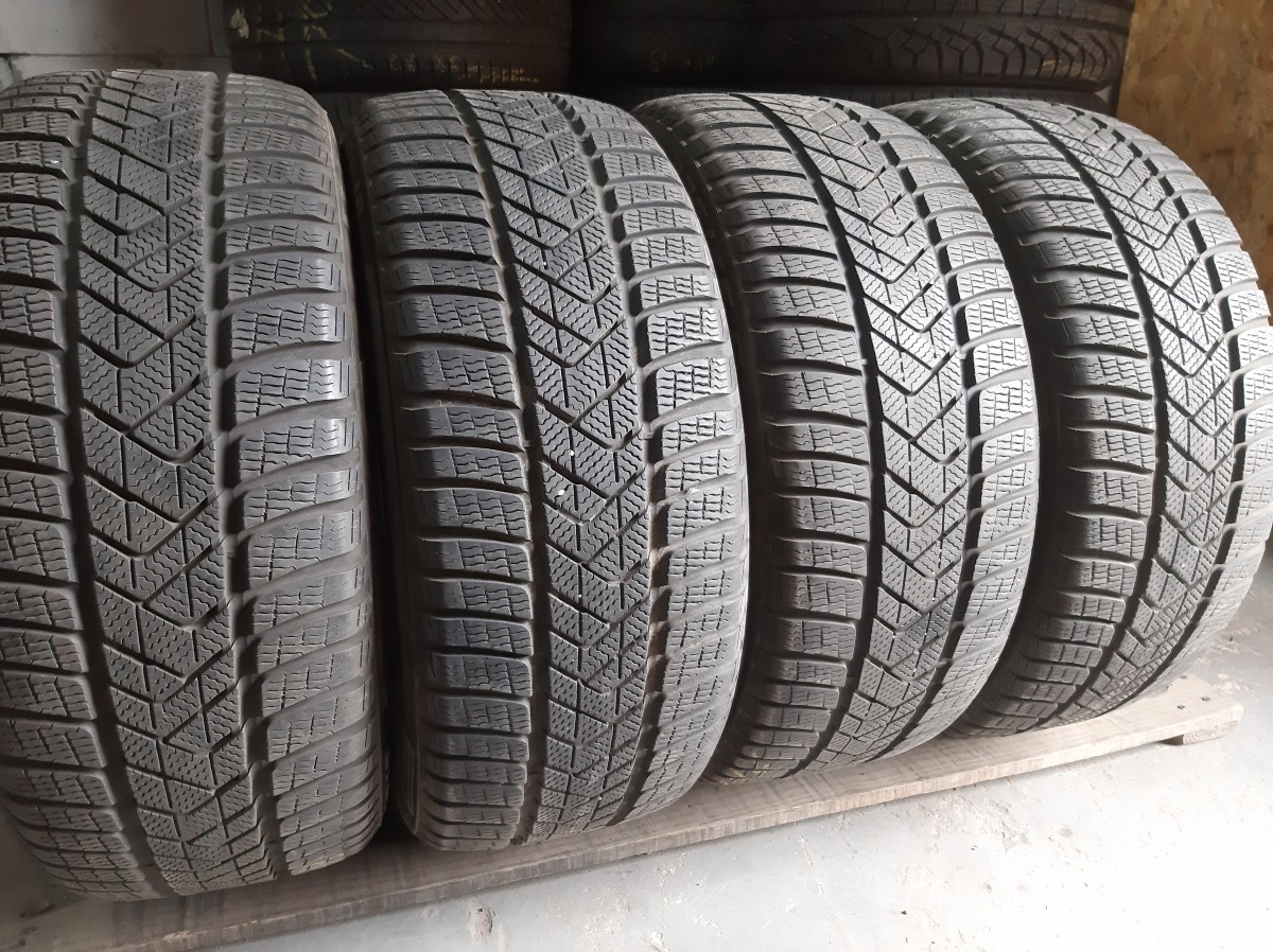 Придбати вживані шини Pirelli Sottozero 3 235/45 R 18