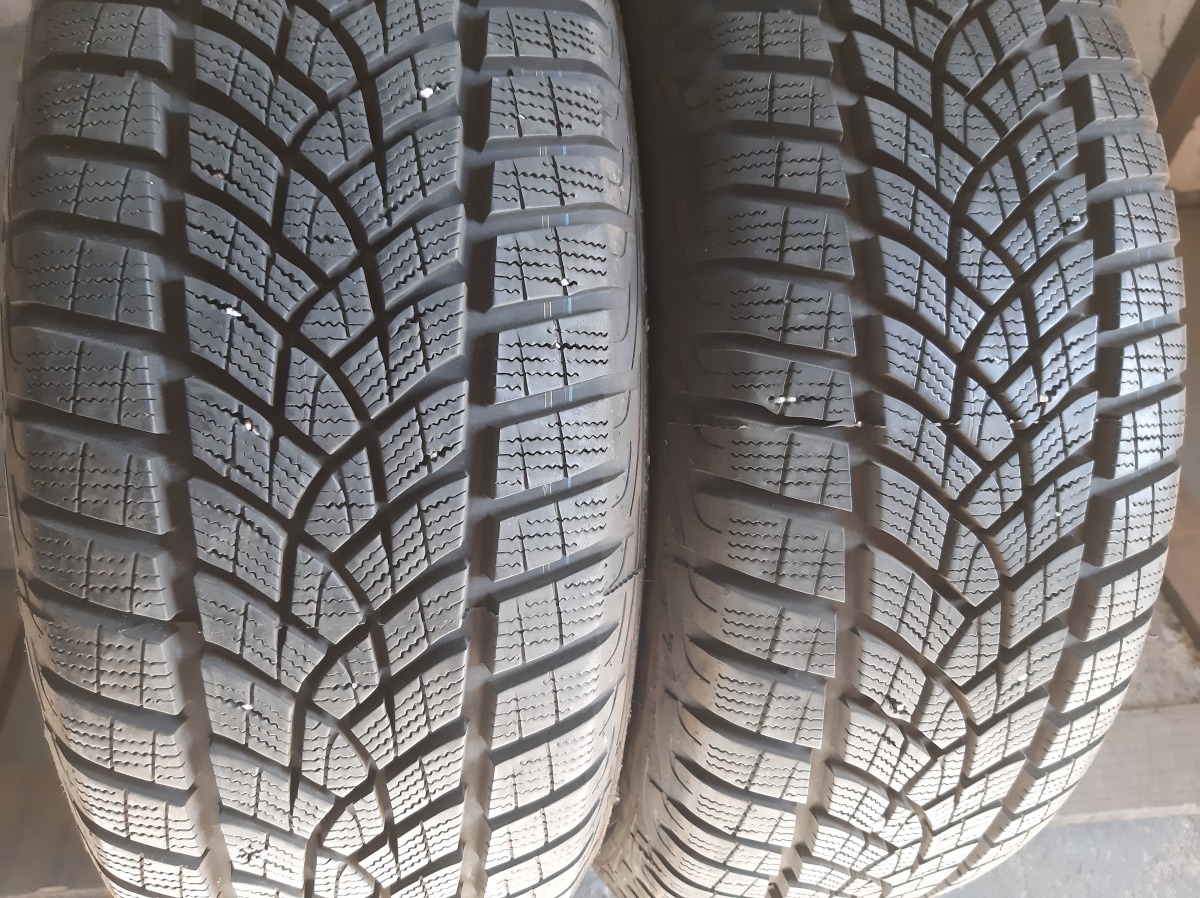 Придбати вживані шини GoodYear Ultra Grip Performance 215/60 R 16