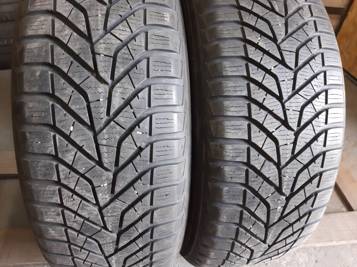 Придбати вживані шини Yokohama Blue Earth Winter V 905   215/60 R 16