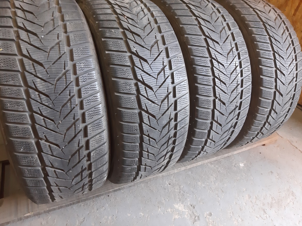 Придбати вживані шини Vredestein Wintrac Xtremes  225/45 R 17