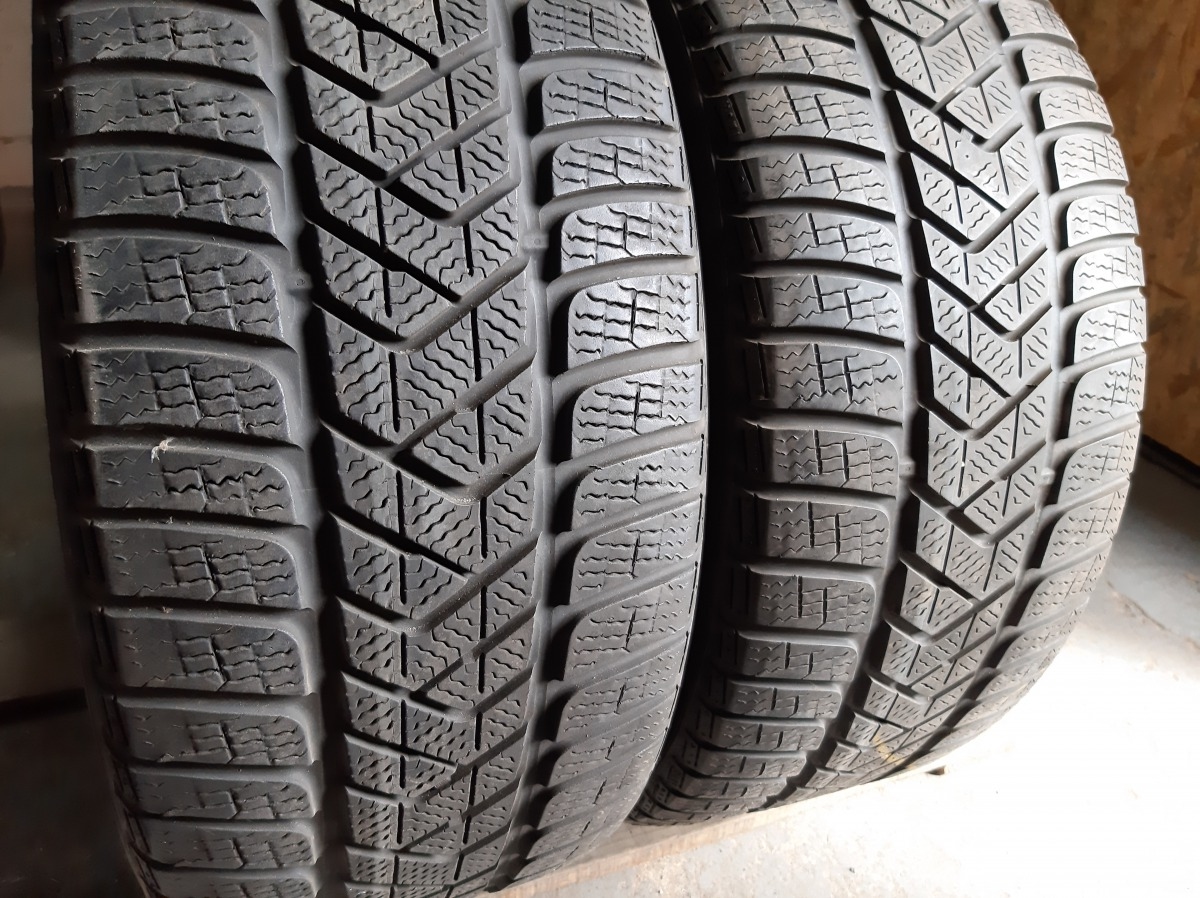 Придбати вживані шини Pirelli Sottozero 3   245/45 R 17