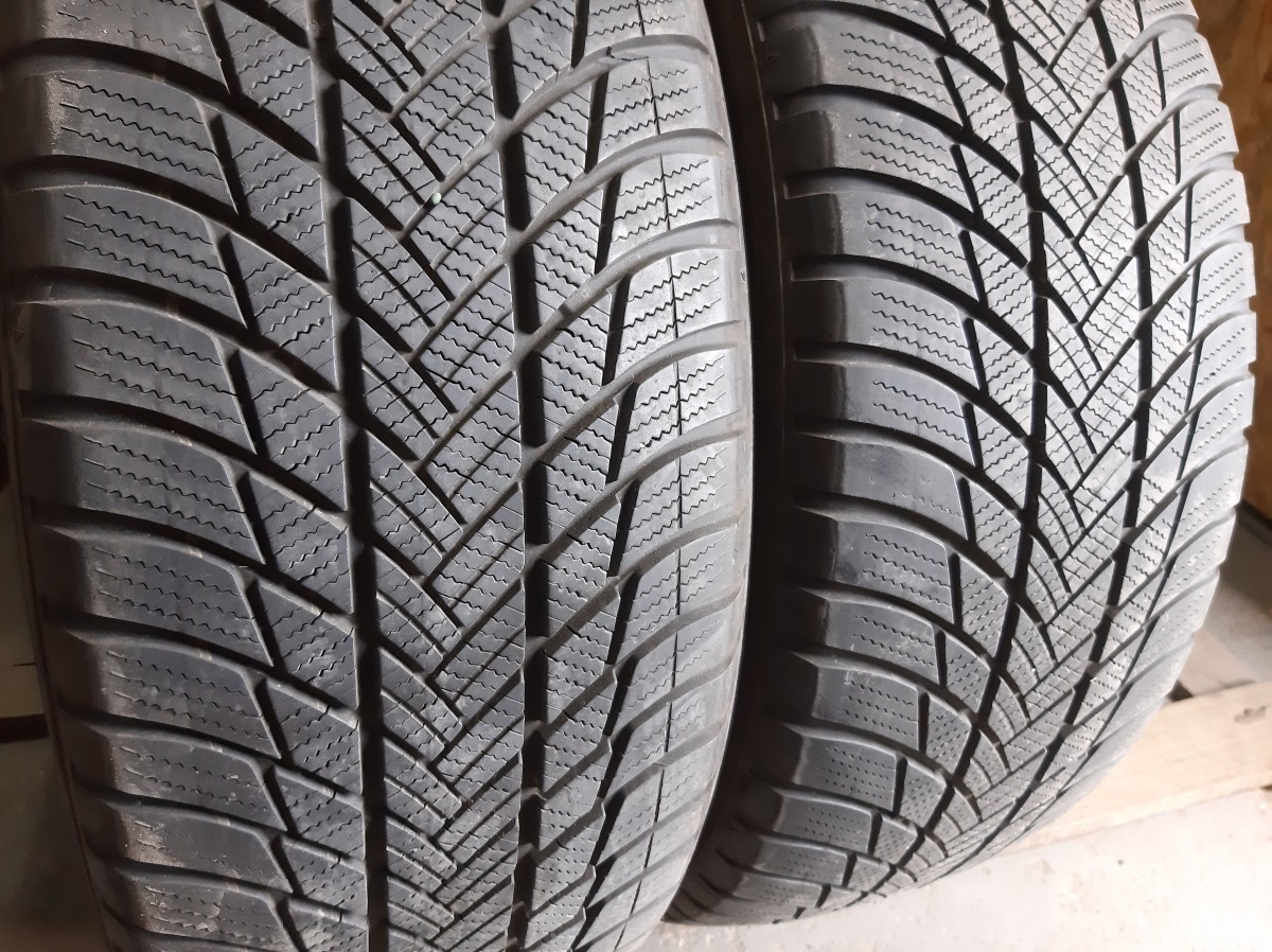 Придбати вживані шини Bridgestone Blizzak LM001 .    . . 225/60 R 17