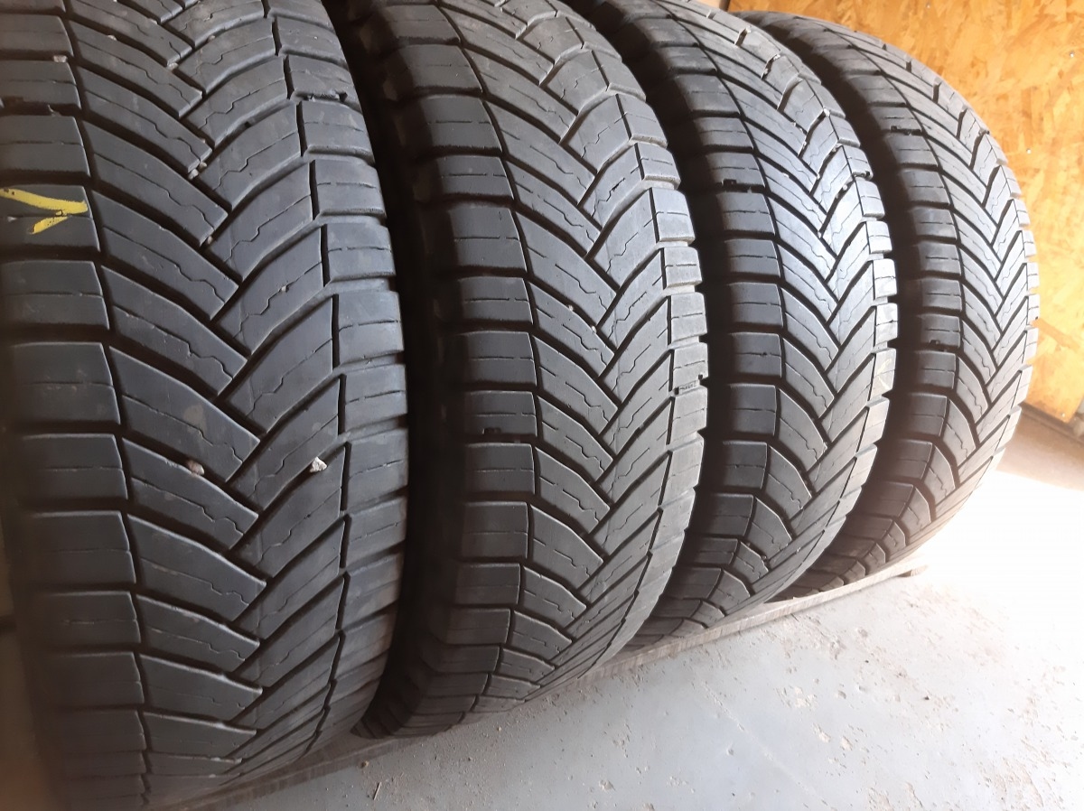 Придбати вживані шини Michelin Agilis Cross Climate   … 215/65 R 16C