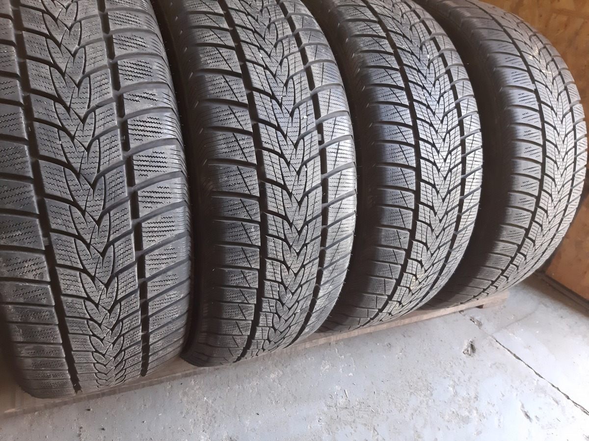 Придбати вживані шини Tristar Snow Power UHP    225/50 R 18