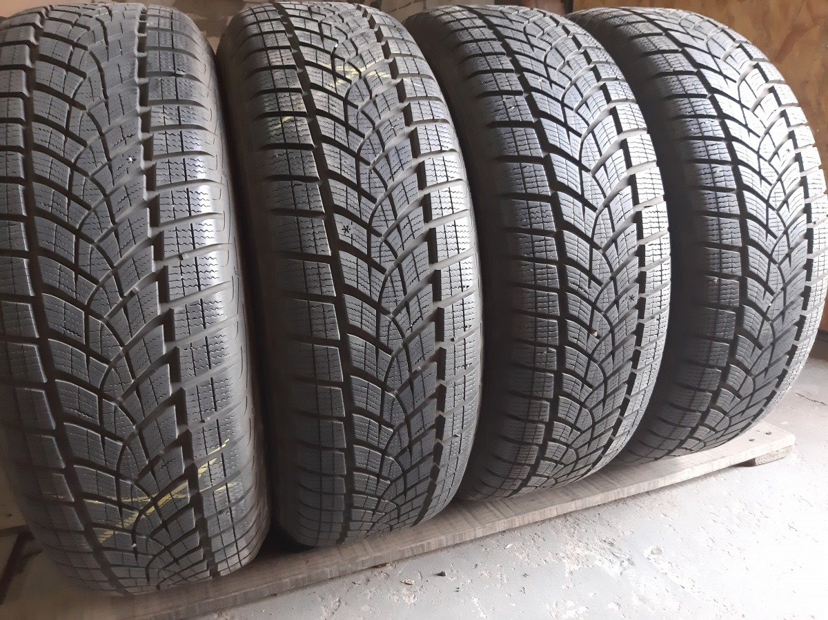 Придбати вживані шини GoodYear Ultra Grip Suv  .  … 225/65 R 17