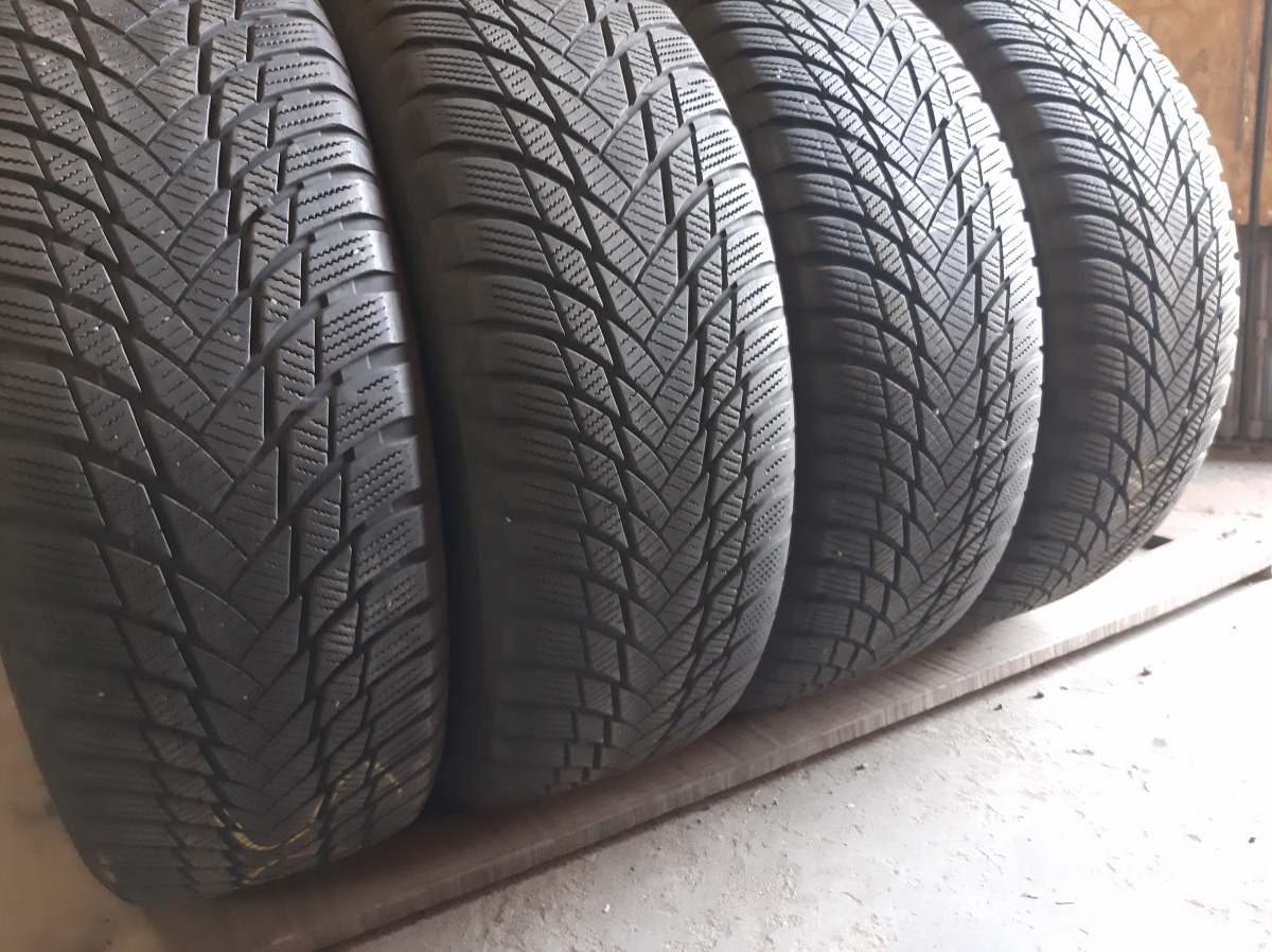 Придбати вживані шини Bridgestone Blizzak LM-001     205/60 R 16