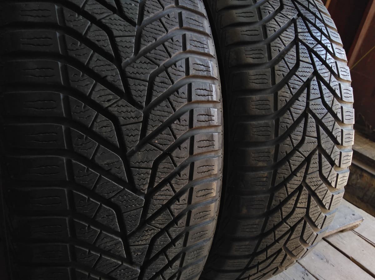 Вживані шини з Європи Yokohama Blue earth Winter V 905 215/55 R 18