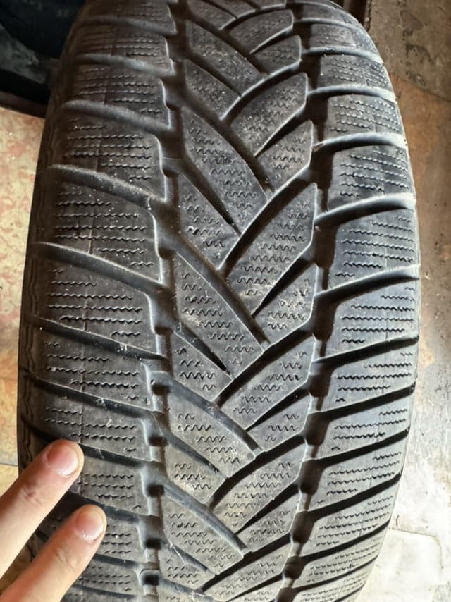 Вживані шини з Європи Dunlop spwintersport M3 215/55 R 17