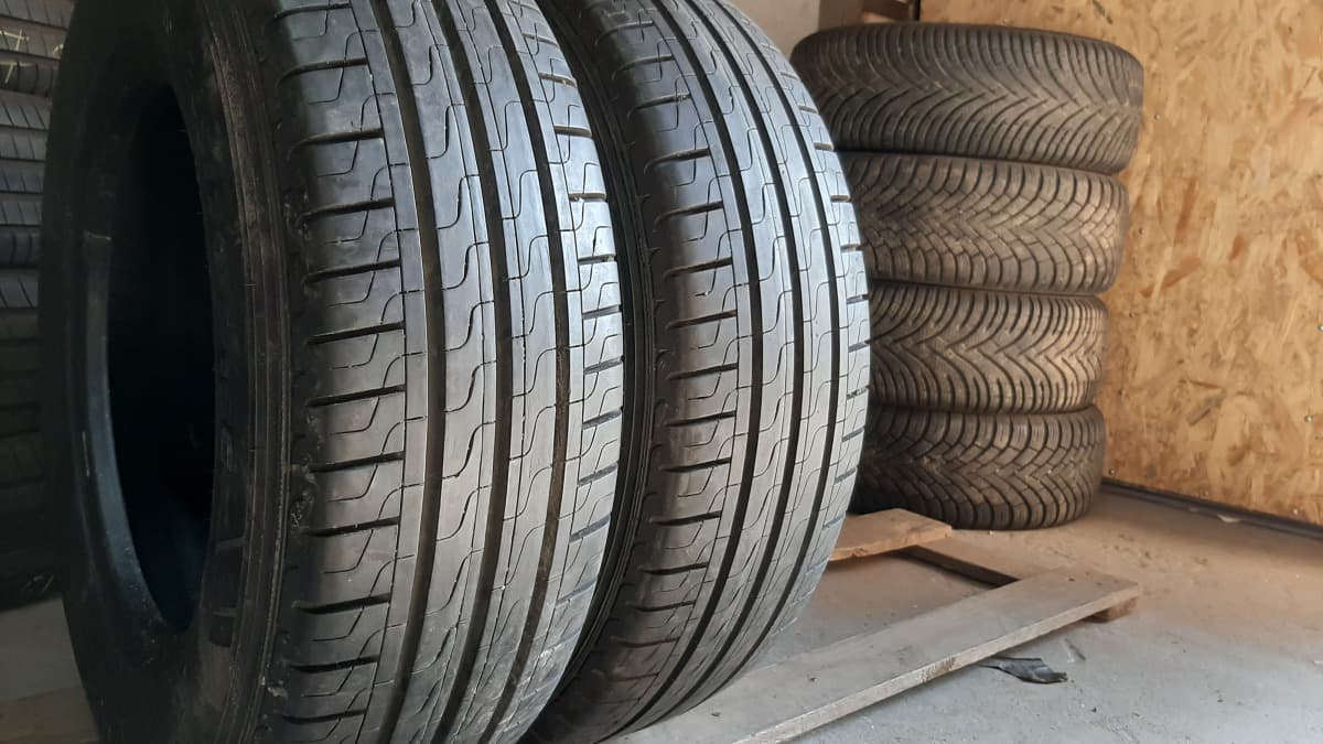 Вживані шини з Європи Pirelli Carrier 205/70 R 15C