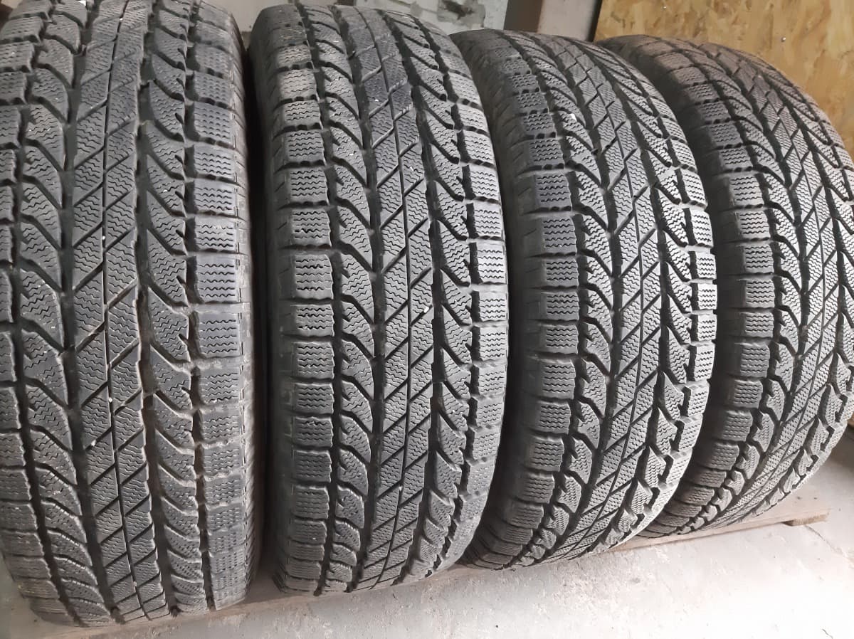 Вживані шини з Європи BF Goodrich Winter Slalom KS1  235/65 R 17