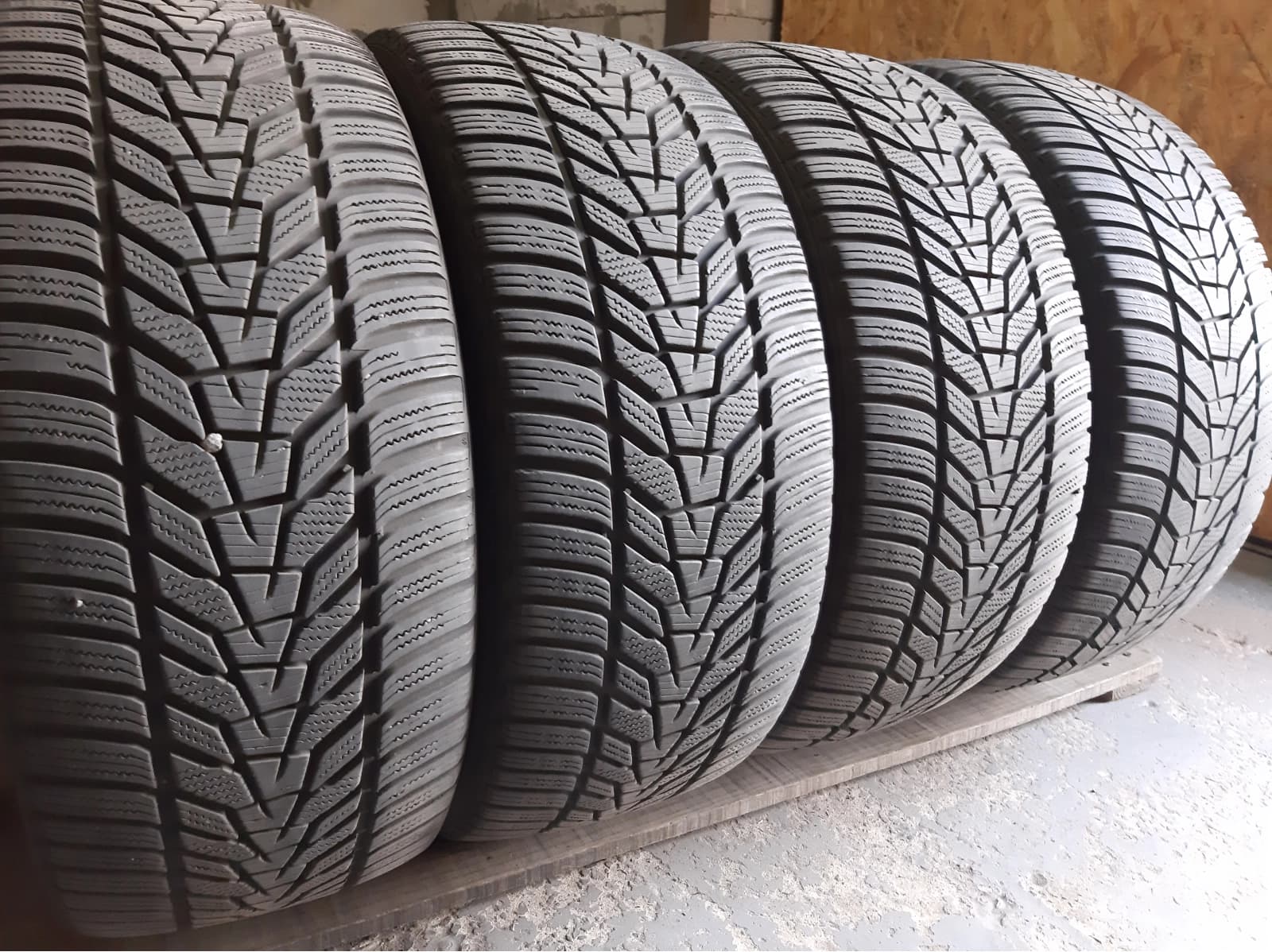 Вживані шини з Європи Hankook Winter I cept evo 3 245/45 R 18