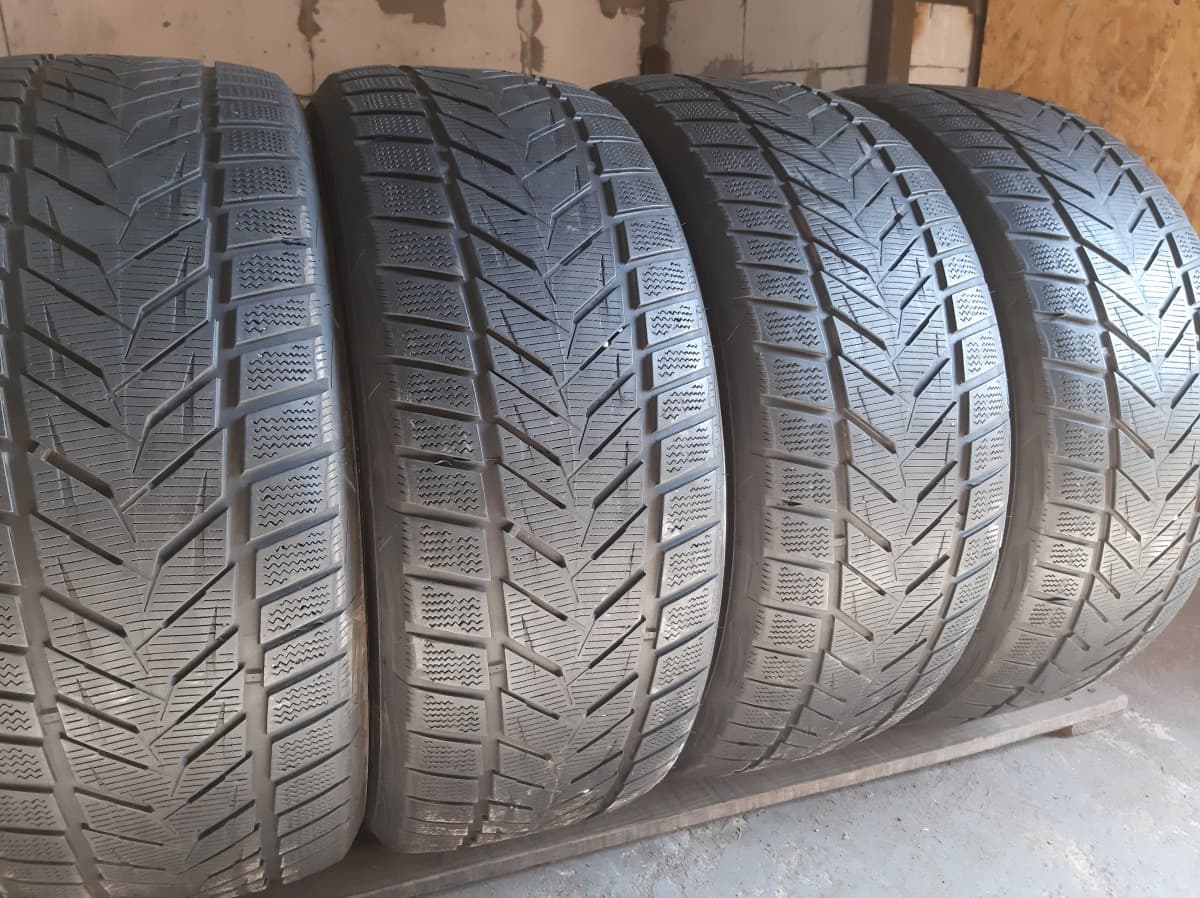 Вживані шини з Європи Vredestein WintracXtreme S 255/45 R 19