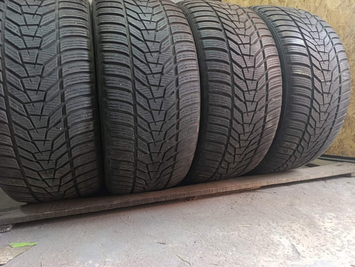Вживані шини з Європи Hankook Winter I cept evo 3 245/40 R 18