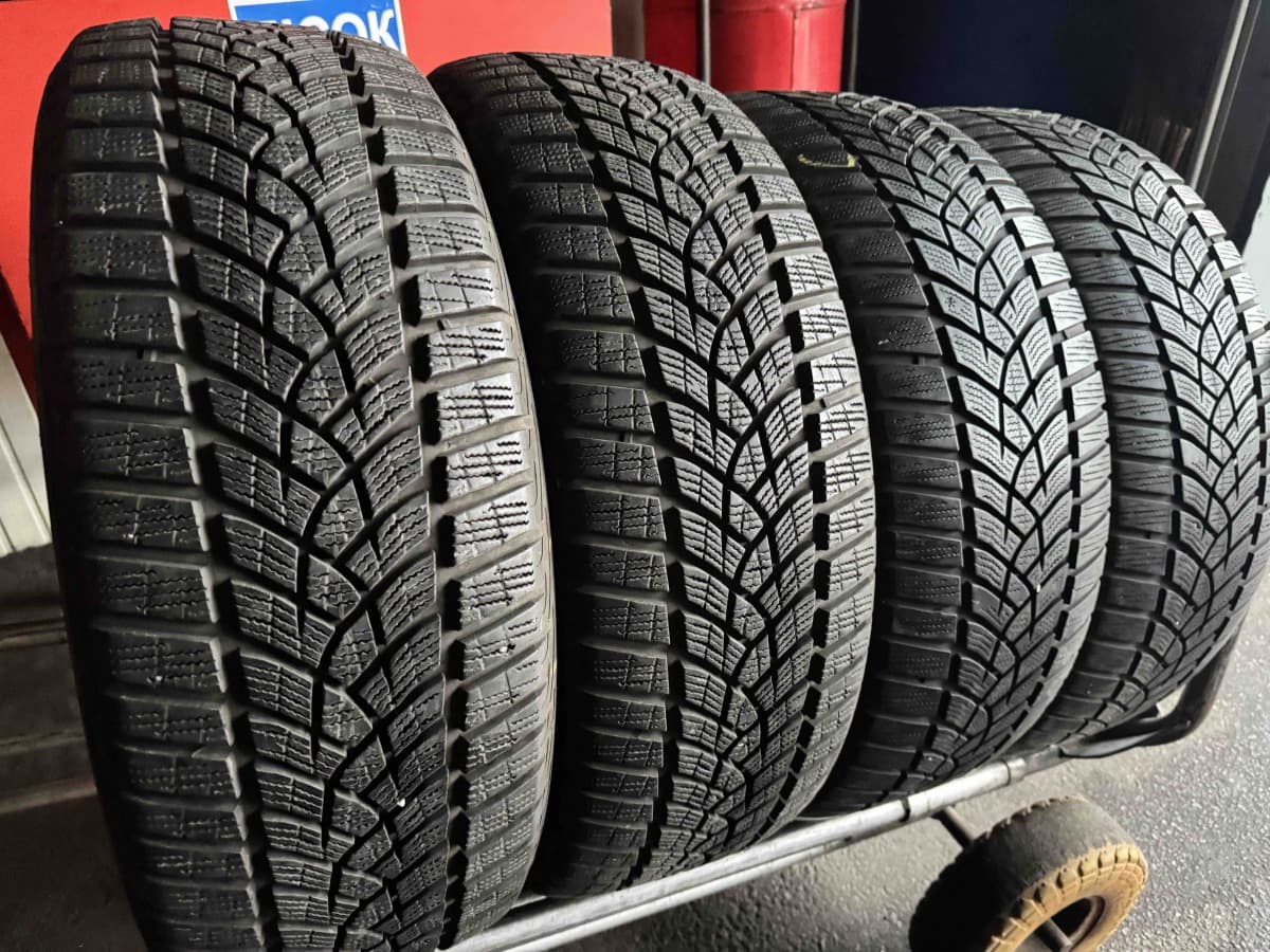 Вживані шини з Європи GoodYear Ultra Grip Performance +     205/55 R 17