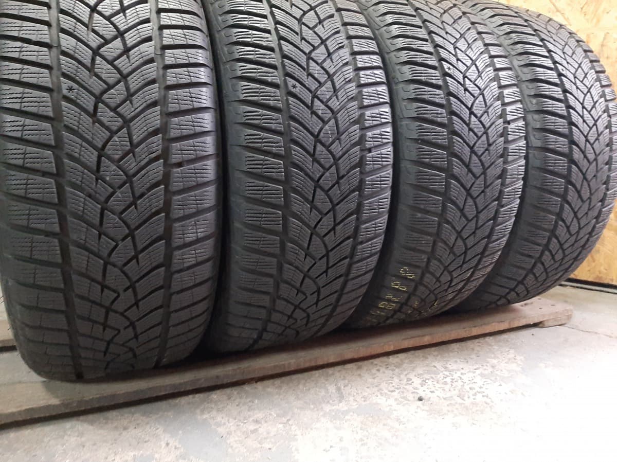 Вживані шини з Європи GoodYear Ultra Grip Performance   /    . 235/45 R 18