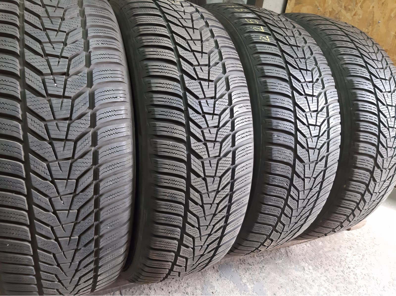 Вживані шини з Європи Hankook Winter I Cept Evo 3X  .      225/55 R 19
