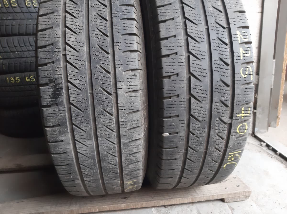 Вживані шини з Європи GoodYear Vector4Season Cargo  . . . 225/70 R 15C