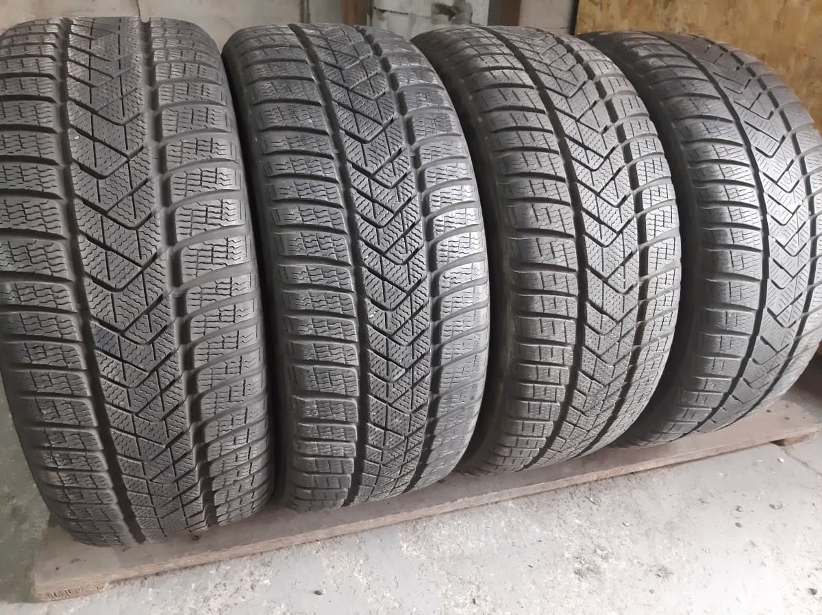Вживані шини з Європи Pirelli Sottozero 3  /  235/45 R 18
