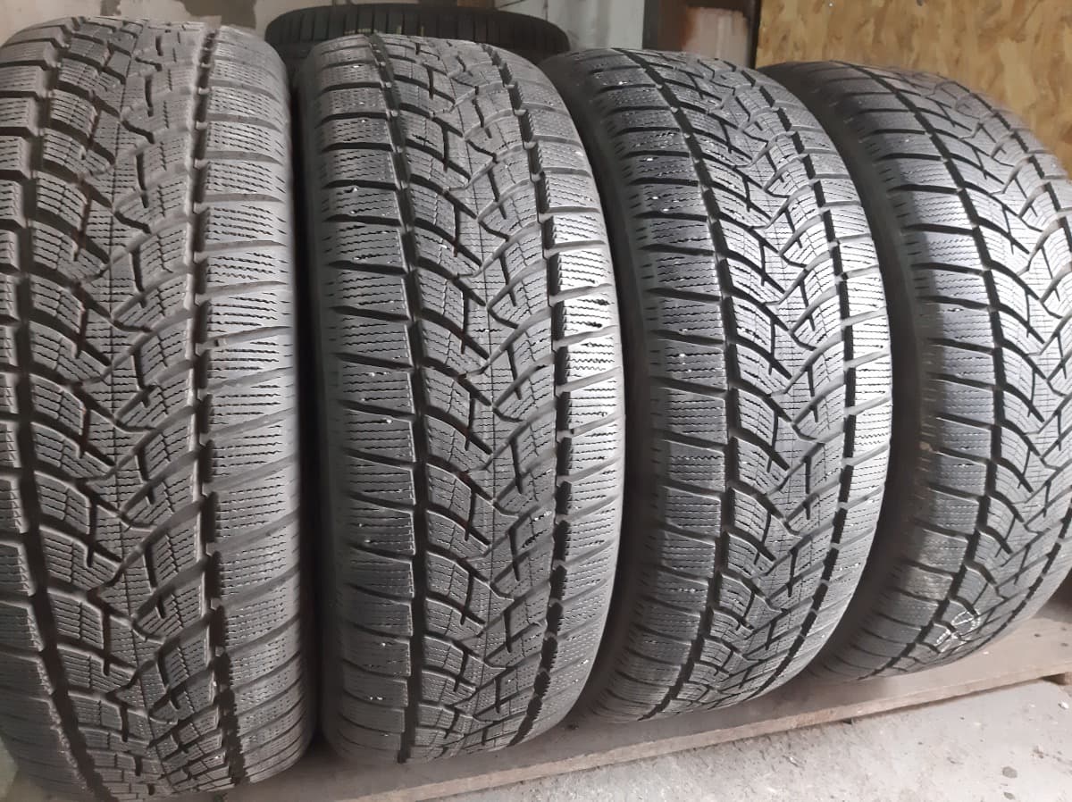 Вживані шини з Європи Dunlop Winter Sport 5 Suv  235/60 R 18